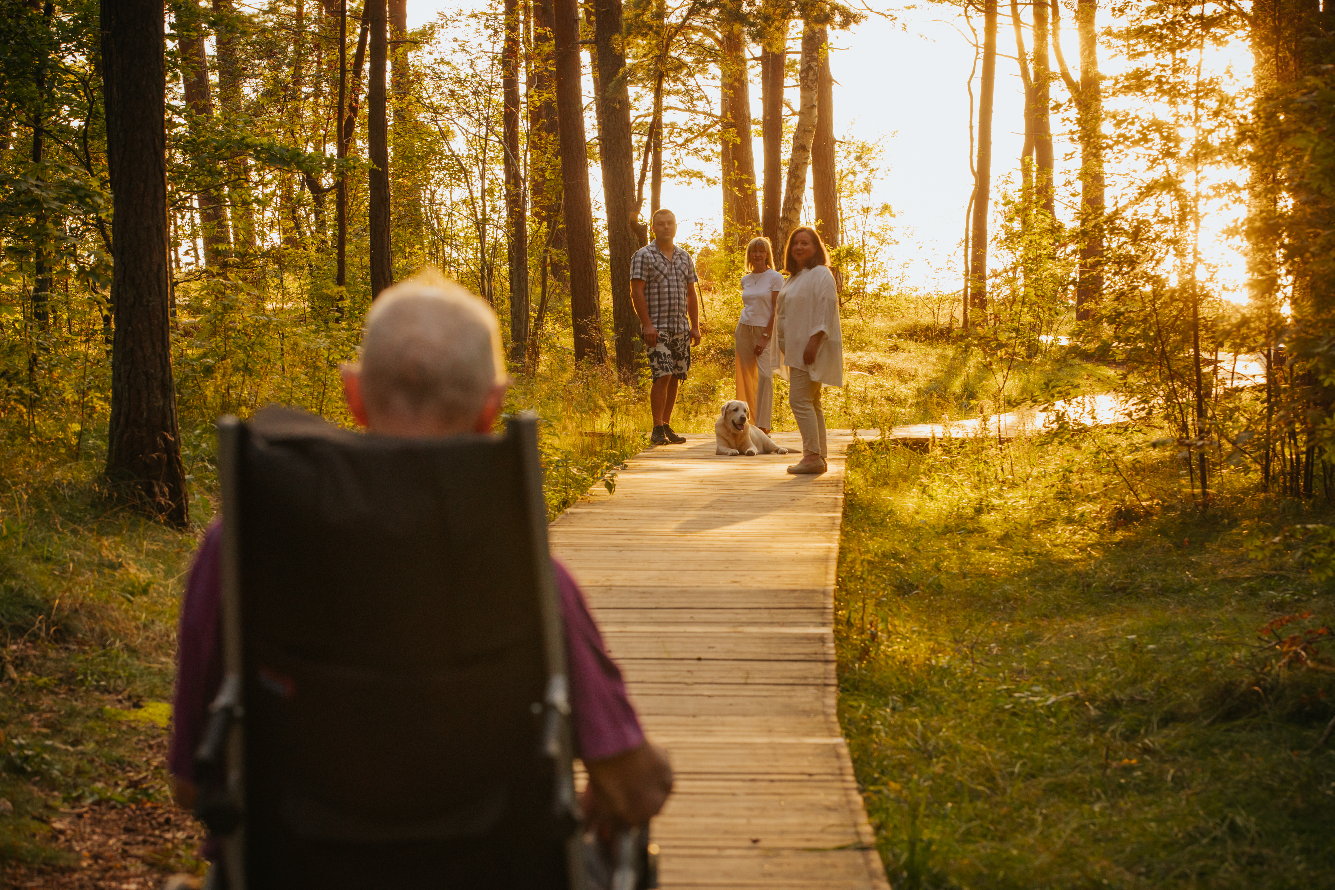 Māsa sniedz aprūpi pacientam mājās